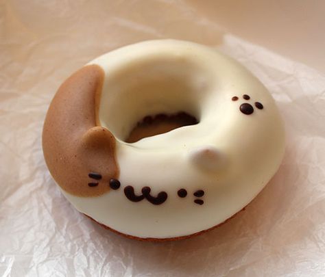 kitty doughnut Kawaii Cooking, Cute Donuts, Cute Baking, Cute Snacks, Tanah Liat, Cute Food Art, Think Food, Kawaii Food, Cute Desserts