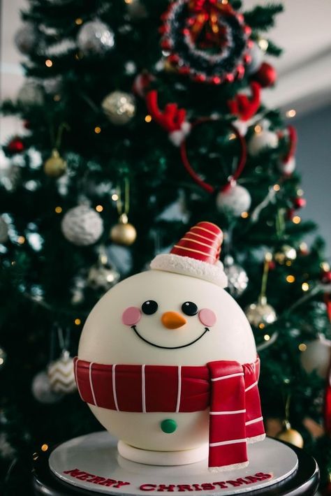 Piniata Cake, Snowman Christmas Cake, Snowman Chocolate, Chocolate Snowman, Bomb Cake, Christmas Cupcakes Recipes, Chocolate Pinata, 3d Jelly Cake, Terry's Chocolate Orange