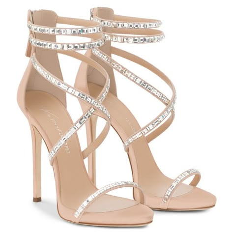 Uma ideia que eu tive de ser princesa e ter um romance clichê na minh… #aventura # Aventura # amreading # books # wattpad Bride Heels, Hak Tinggi, Wedding High Heels, Fancy Heels, Giuseppe Zanotti Heels, Fashion Shoes Heels, Cute Shoes Heels, Shoes Heels Classy, Crystal Sandals