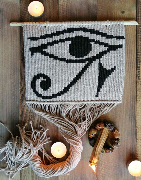 Macrame eye of Horus Crochet Egyptian Pattern, Crochet Egyptian, Macrame Eye, Pixel Macrame, Diy Tapestry, Crochet Wall Hangings, Diy Deco, Ancient Egyptian Art, Eye Of Horus