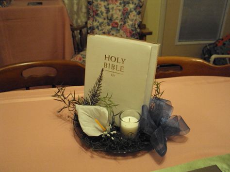 bibles used to make table decorations for bridal shower and then use for church window decorations for wedding Bible Decorations, Decorations For Bridal Shower, Pastor Appreciation Month, Pastor Appreciation Day, Pastor Anniversary, January Decor, Retirement Decorations, Pastor Appreciation Gifts, Make Table