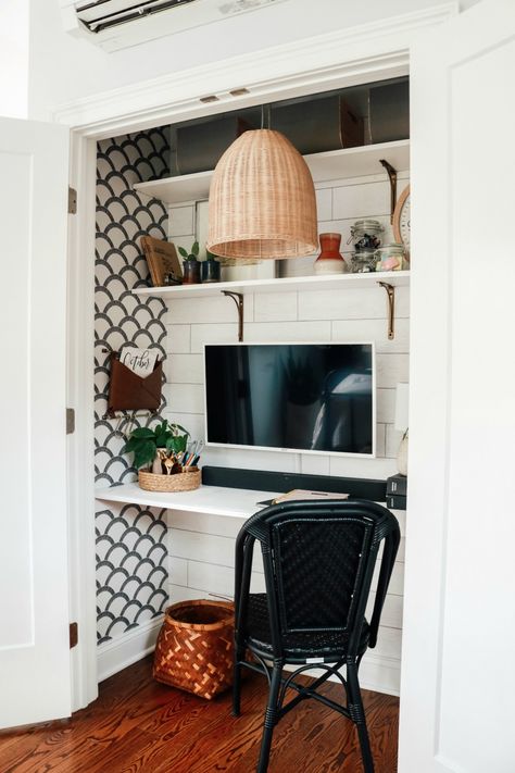 Desks In Closets Ideas, Micro Home Office, Wallpaper For Closet Small Spaces, Closet Into Desk Nook, Office Nook In Closet, Office Closet Wallpaper, Closet Study Space, Unused Closet Space Ideas, Small Office Wallpaper Ideas