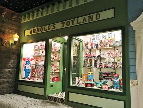 Toy Shop Window Display, Toy Store Display, Toy Shop Display, Vintage Toy Store, Basement Theater, School Theatre, Miniature Buildings, Store Front Windows, Theater Rooms