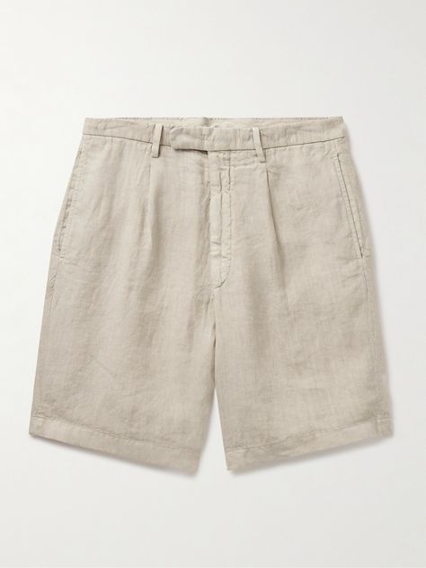 Boglioli's shorts are crafted with the same effortless feel as the brand's suiting. This beige pair has been tailored in Italy from lightweight linen and pleated to enhance the straight cut. They're meant to look a little wrinkled, so don't worry about giving them a fresh press. Linen Shorts Men, Pale White Skin, Beige Shorts, Shorts For Men, Black Trousers, Shorts Men, Club Monaco, Linen Shorts, Mr Porter