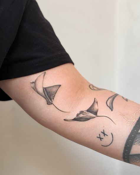 the artist vs the art. | @colette.ink Diary Tattoo, Manta Ray Tattoo, Ray Tattoo, Manta Ray, Travel Tattoo, Mini Tattoos, Beautiful Tattoos, Tattoo Inspo, Tatting