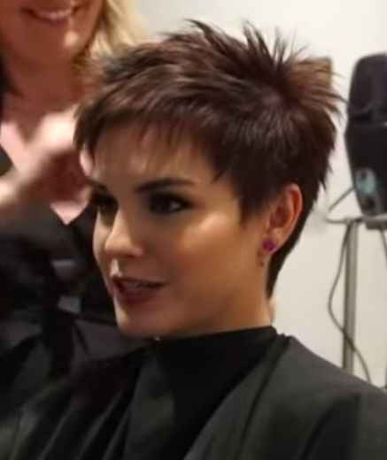 Obličejové Masky, Short Spiky Haircuts, Spiky Hairstyles, Short Spiked Hair, Funky Short Hair, Short Spiky Hairstyles, Short Hair Pixie Cuts, Spiked Hair, Pixie Haircut For Thick Hair