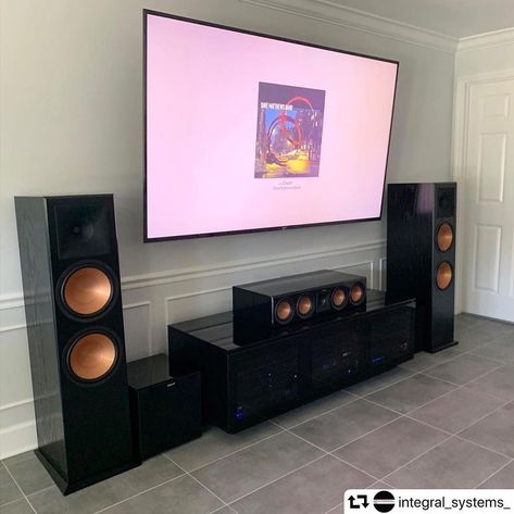 Theater Pics, Speaker Stands Diy, Hifi Room, Audiophile Listening Room, Home Theater Room Design, Home Music Rooms, Home Theater Installation, Theater Room Design, Music Rooms