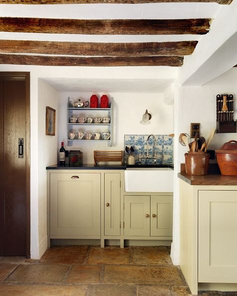 Interiors • Instagram Unfitted Kitchen, Rustic Backsplash, French Kitchen Decor, Delft Tiles, Casa Vintage, London House, French Kitchen, Coffee Table Book, The Cotswolds