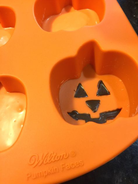 Jack O'Lantern Cupcakes Jack O Lantern Cupcakes, Halloween Silicone Mold Recipes, Silicone Molds Recipes, Silicone Cupcake Molds, Pumpkin Mold, Wilton Candy Melts, Halloween Mold, Halloween Treats Easy, Cupcake Mold