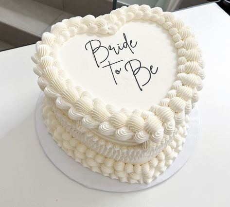 Bridal Shower Cake Inspiration, Simple Bachelorette Cake, Bachelorette Cake Design, Bachelorette Birthday Cake, Winter Bridal Shower Cake, Bachlorette Cakes Ideas The Bride, Hens Cake Ideas, Bride To Be Pasta, Bachelorette Cake For Bride