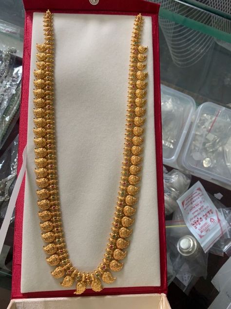 Long Mango Haram Designs Indian, Antique Bridal Jewelry Gold, Long Mango Haram Designs, Mango Chain Gold, Antique Mango Haram Designs, Hara Designs Gold, Harams Gold Indian Jewellery Design, Aaram Gold Designs, Mango Haaram Designs Gold