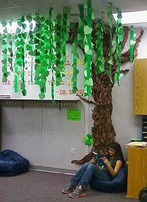 Paper Tree Classroom, Rainforest Classroom, Forest Classroom, Classroom Tree, Jungle Theme Classroom, Rainforest Theme, Jungle Decorations, Camping Theme Classroom, Deco Jungle