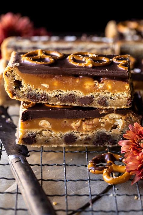 Harvest Bars, Fudge Peanut Butter, Chocolate Chip Cookie Dough Bars, Peanut Butter Cup Ice Cream, Fancy Recipes, Pretzel Chocolate, Dessert Boards, Candy Homemade, Homemade Candy Bars