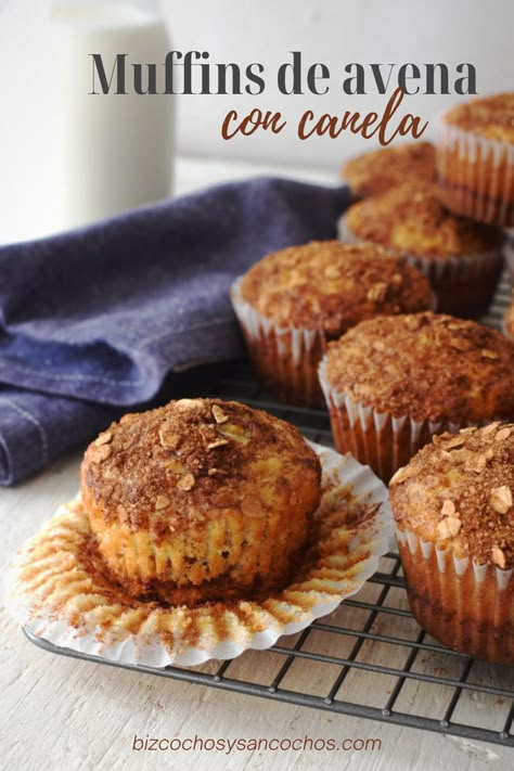 Muffins de avena con relleno y tope de canela Mexican Sweet Breads, Poke Cakes, Food Garnishes, Pan Dulce, Best Cookie Recipes, Cake Shop, Cup Cakes, No Bake Cookies, Muffin Recipes