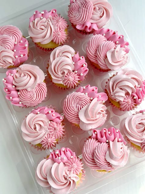 Cupcakes And Donuts Birthday, Vanilla Cupcakes Pink Frosting, Easy Pink Cupcakes, Cupcakes Pink Aesthetic, Pink Cupcake Tower, Design Cupcakes Ideas, Cute Girly Cupcakes, Pink Winter Cupcakes, Cup Cake Ideas Girl