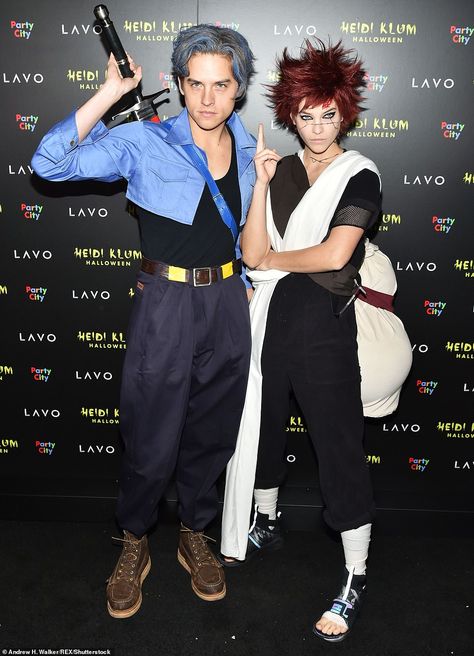 Protecting the universe: Dylan and girlfriend Barbara Palvin struck a few poses together a... Dylan Sprouse Girlfriend, Star Couple, Halloween City, Halloween Parejas, Dylan And Cole, Palvin Barbara, Dylan Sprouse, Girl Boss Quotes, Cole Sprouse