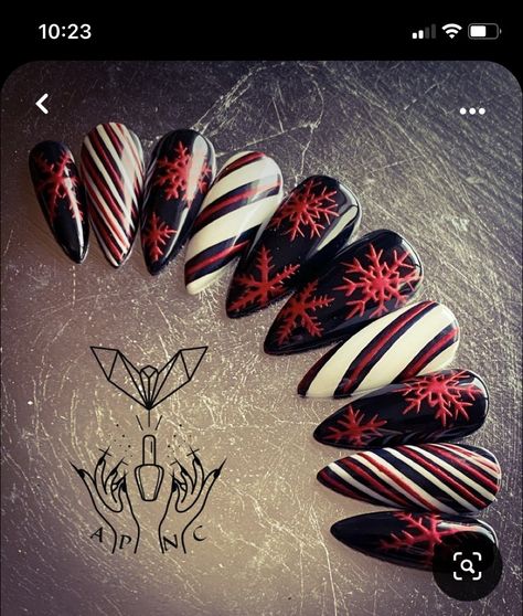 Black And Red Snowflake Nails, Emo Xmas Nails, Black Christmas Nails Stiletto, Red And Black Christmas Nails Design, Holiday Goth Nails, Gothic Christmas Nail Designs, Black And Red Nails Christmas, Gothic New Years Nails, Christmas Gothic Nails