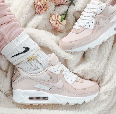 Airmax Shoes Outfit, Nike Air Max Womens, Womens Air Max Outfit, Nike Air Max Aesthetic, Outfits With Air Max 90 Style, Nike Airmax Outfit Women, Air Max 90 Outfit Woman, Nike Airmax Outfit, Nike Air Max 90 Women Outfit