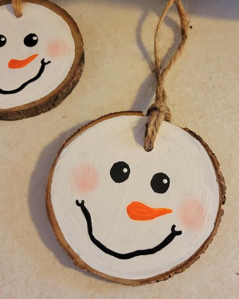 Handpainted with acrylic paint.  Michigan wood disk hung with a twine loop. Wood is cut, sanded, and stained locally in Traverse City.  These make great gifts! All ornaments are made to order/custom made therefore I do not take refunds, exchanges, or returns. But if there is an issue, please contact me within 14 days of delivery and I will be more than happy to address it. All of my ornaments are easily personalizable with any names, dates, places, etc. Please Note: All wood will vary slightly in size, shape, and color. I cannot guarantee which variety you will recieve; all are excellent quality. Snowman Face Ornaments, Wood Disk Ornaments, Snowmen Ideas, Christmas Crafts Diy Projects, Pottery Ornaments, Circle Crafts, Handmade Christmas Crafts, Tree Slices, Wooden Slices