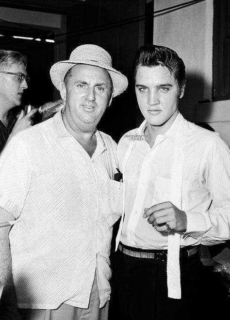 Elvis and Colonel Tom Parker in Florida, August 1956. Colonel Parker, Colonel Tom Parker, Elvis Presley Priscilla, Young Elvis, John Lennon Beatles, Tom Parker, Beatles John, Buddy Holly, Elvis Presley Photos