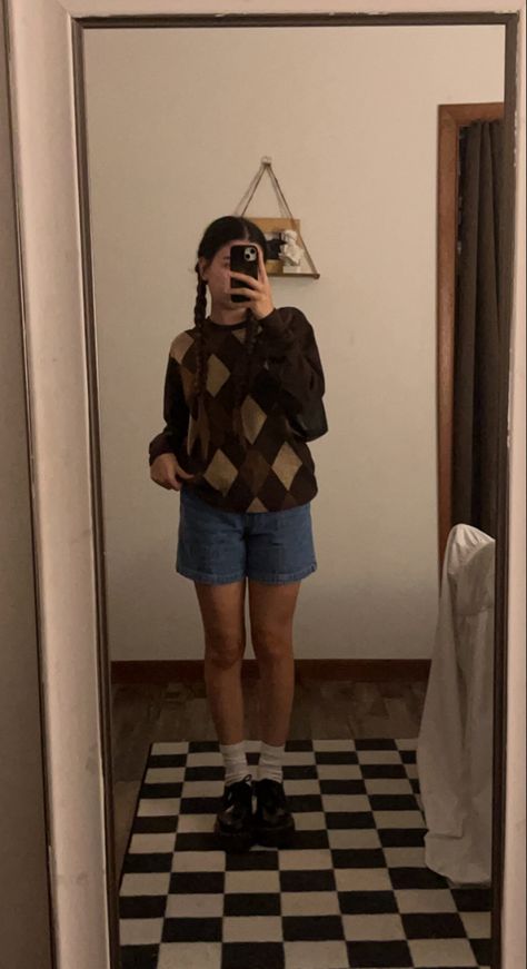 Sweater And Shorts Outfit Aesthetic, Shorts With Sweater Outfit, Dad Sweater Outfits, Indie Sweater Outfits, Sweater And Jorts Outfit, Cardigan And Jorts Outfit, Brown Shorts Outfit Aesthetic, Argyle Sweater Outfit Aesthetic, Oversized Sweatervest Aesthetic Outfits