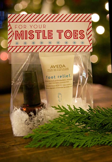 This would be a good idea for some AVEDA goodies!!! For Your Mistletoes + FREE Printable Diy Holiday Gifts, 50 Christmas, Cadeau Diy, Crafty Gifts, Pull Apart, Diy Holiday, Top 50, Diy Christmas Gifts, Christmas Cheer