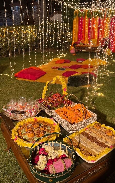 Simple Desi Wedding Decor, Pakistani Wedding Ceremony, Qawali Night Aesthetic, Dholki Ideas, Brown Parents, Shadi Decor, Mehndi Decoration Ideas, Qawali Night, Mehendi Photography