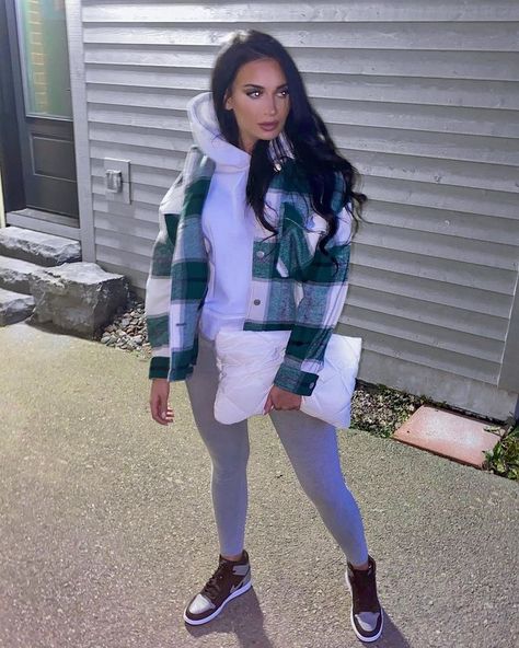 Green Flannel Outfit, Winter Outfits Baddie, Outfits With Jordans, Bombshell Fashion, Men Street Look, Winter Outfits Street Style, Lesbian Outfits, Outfits Baddie, Winter Outfits Warm