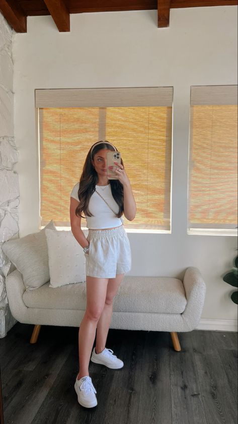 Cream Linen Shorts Outfit, Neutral Linen Shorts For Summer, Everyday Linen Shorts, Casual Flowy Skirt With Built-in Shorts, Everyday Linen Spring Shorts, Summer Neutral Linen Shorts, Linen Shorts Outfit Summer, Flowy Shorts Outfit, Linen Shorts Outfit