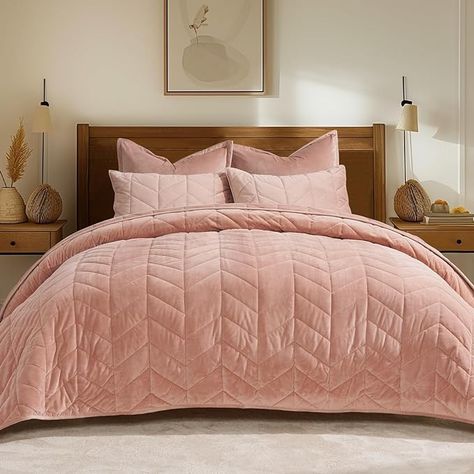 EVERGRACE 3 Pieces Luxurious Queen Velvet Quilts, Ultra Soft Lightweight Velvet Comforter Set, Matelasse Oversized Bedspread Coverlet for All Season with 2 Shams, Burnt Orange, 92"x96" : Amazon.ca: Home Velvet Bed Spread, Dusty Rose Bedding, Victoria Bedroom, Mauve Bedding, King Quilts, King Quilt Bedding, Velvet Bedding, Oversized Quilt, Velvet Comforter