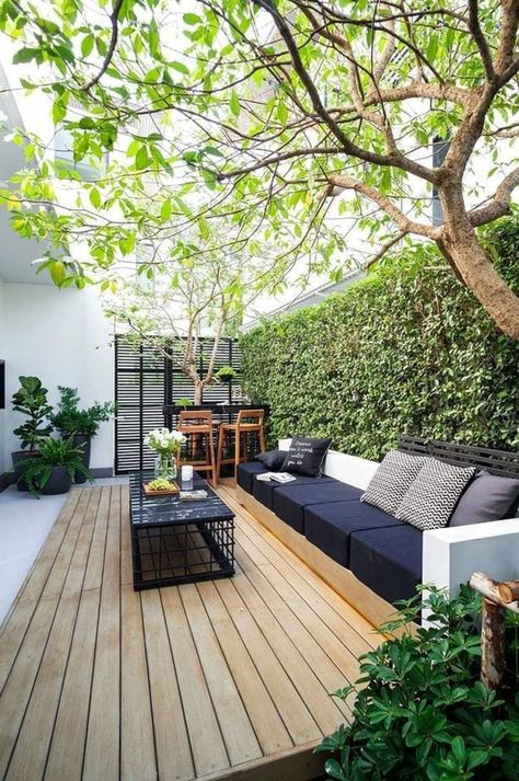 veranda; veranda magazine; veranda ideas; veranda ideas outdoor; veranda magazine living room; Small Backyard Garden Design, Kolam Koi, Small Backyard Gardens, Patio Interior, Outdoor Living Room, Backyard Garden Design, Small Backyard Patio, Garden Landscape Design, Side Yard