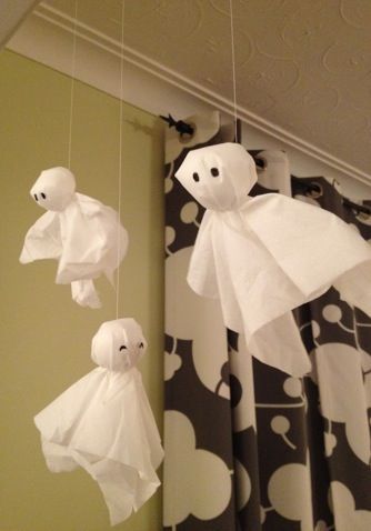 Halloween Decor Paper, Tissue Paper Ghosts, Paper Halloween Decorations Diy, Halloween Decor Idea, Halloween Diy Decorations For Kids, Halloween School Decor, Halloween Work Decorations, Work Halloween Decorations, Simple Halloween Party Decor