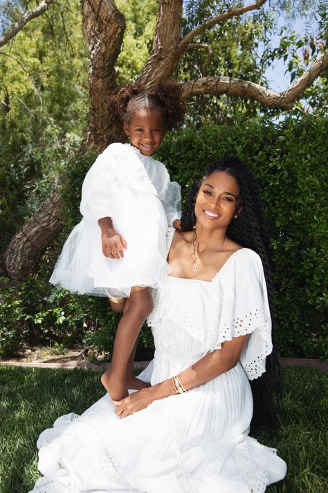 Mommy Daughter Photoshoot, Ciara And Russell, Black Motherhood, Mommy Goals, My Princess, Mommy Daughter, Black Families, Mom Daughter, Girl Mom