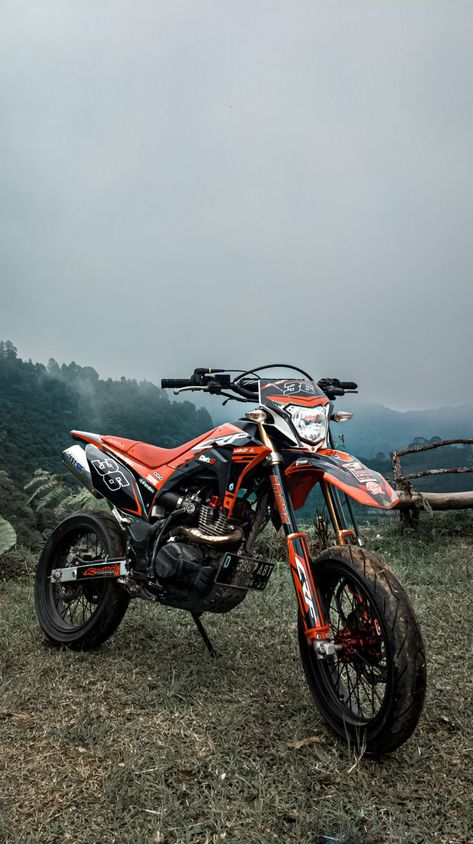 Pin by maleeckberry on Motorcycle bike | Mobil, Kendaraan, Modifikasi mobil Bike Snap, Trail Motorcycle, Ktm Motocross, Moto Wallpapers, Honda Scoopy, Duke Bike, Biker Photography, Motorcross Bike, Biker Photoshoot