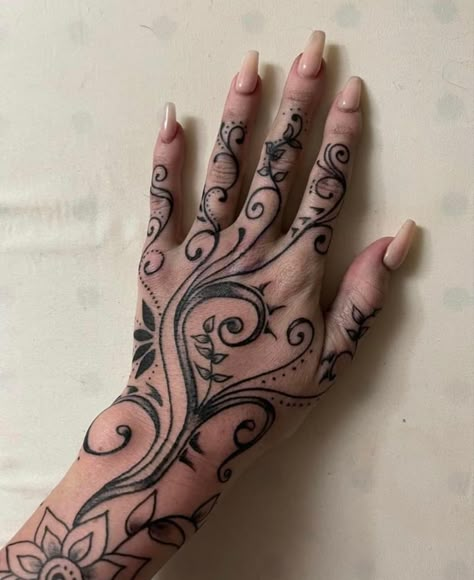 Feyre’s Arm Tattoo, Feyre High Lady Tattoo, Feyre Acheron Tattoo, Dragon Hand Tattoos For Women, Illyrian Tattoo Acomaf, Tattoo For Son Name, Illyrian Tattoo Design, Feyre Arm Tattoo Acotar, Feyre Inspired Tattoo