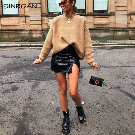 Leather Skirt Outfit Fall, Leather Skirt Outfit Winter, Faux Leather Skirt Outfit, Black Leather Skirt Outfit, Mini Skirt Outfit Winter, Leather Mini Skirt Outfit, Black Mini Skirt Outfit, Look Kylie Jenner, Skirt Outfit Fall