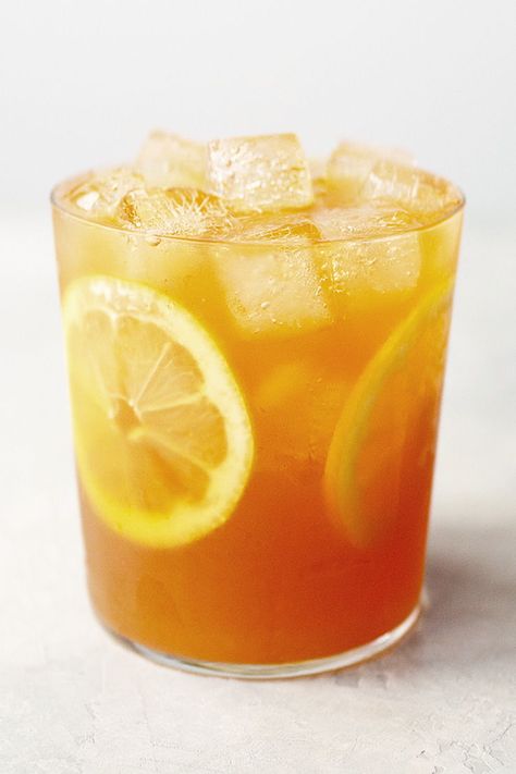 Honey Lemon Iced Tea, Lemon Iced Tea Recipe, Summer Tea Recipes, Flavored Iced Tea Recipes, Black Tea Recipe, Ice Lemon Tea, Lemon Iced Tea, Iced Tea Recipes Homemade, Cold Brew Tea