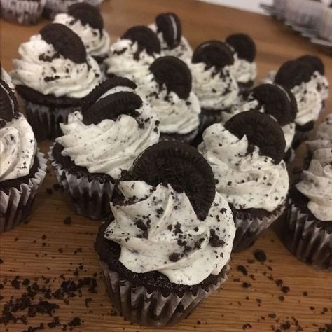 Plats Healthy, Oreo Cupcakes, Soul Food Dinner, Black Food, Oreo Dessert, Yummy Comfort Food, Sweet Snacks Recipes, Food Drinks Dessert, Fun Baking Recipes