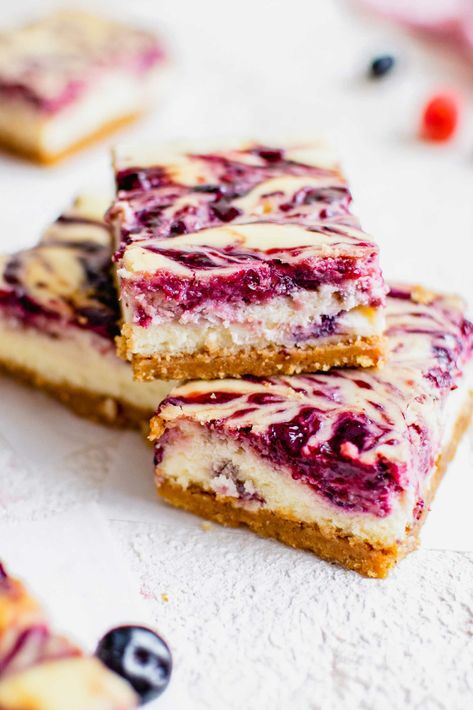 saucepan Berry Cheesecake Bars, Lemon Berry Cheesecake, Triple Berry Cheesecake, Berry Cheesecake Recipes, Raspberry Cheesecake Bars, Cheesecake Bar, Mint Cheesecake, Fruit Cheesecake, Homemade Crust