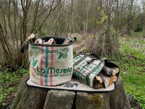 Thanks for the kind words! ★★★★★ "pratique et robuste, parfait pour ramasser le bois et les buches" Valérie z. https://etsy.me/3KQbliu #etsy #beige #housewarming #fathersday #green #upcycled #woodbasket #firewoodbasket #kindlingbasket #burlapbasket Firewood Carrier, Coffee Bag Design, Burlap Coffee Bags, Coffee Bean Bags, Log Carrier, Log Basket, Coffee Sack, Custom Valances, Coffee Sacks