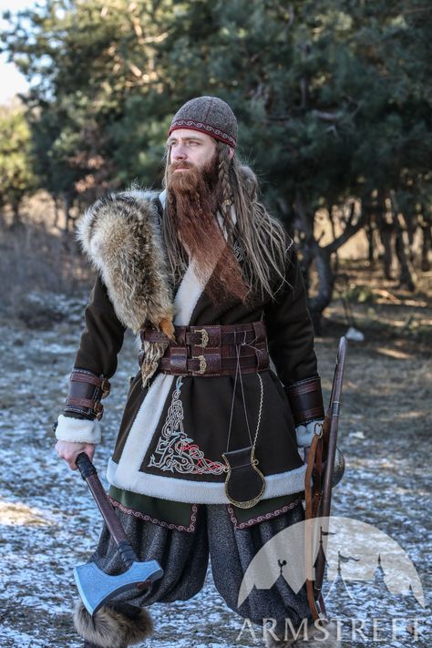 Limited Edition Embroidered Woolen Viking Kaftan “Sigfus the Shield” for sale. Available in: dark brown wool :: by medieval store ArmStreet Winter Viking, Nordic Clothing, Viking Outfit, Wolf Embroidery, Handfasting Wedding, Norse Clothing, Norse People, Costume Viking, Viking Cosplay