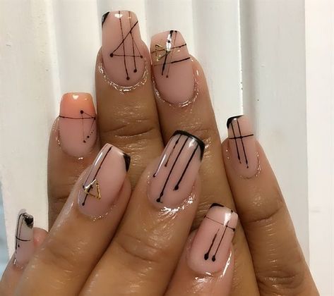 Lines Nail Art, Line Nail Designs, Line Nail Art, Stiletto Nail Art, Dot Nail Art, Abstract Nail Art, Colorful Nails, Lines On Nails, Geometric Nail