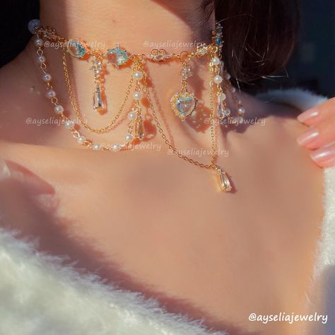 Royalcore Collection 👑✨ The necklace length refers to the measurement with the closure. 2 inches extender chain is attached to the necklace. You can wear it as a necklace or choker. Free US shipping on orders over $35 ♡ J E W E L R Y ∙ D E T A I L S ♡ * Designed with crystals and glass pearl beads. * Charms are 14k gold plated brass * Stainless steel clasp and extender ( very durable and tarnish resistant ) ♡ S H I P P I N G ♡ Ships the next day with USPS, tracking info is available on Etsy. US Bridgerton Jewelry, Jewelry Bride, Schmuck Gold, Delicate Choker, Romantic Necklace, Bride Jewelry, Jewelry Elegant, Gold Bride Jewelry, Magical Jewelry