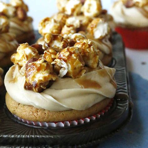 Flavored Breads, Cupcakes With Caramel Frosting, Cupcakes With Caramel, Corn Cupcakes, Easy Vanilla Cake, Buttercream Icing Recipe, Corn Cake, Making Peanut Butter, Caramel Icing