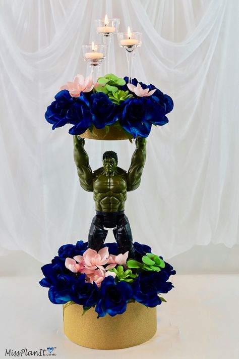 Marvel Wedding Centerpieces, Marvel Wedding Theme, Spiderman Wedding, Disney Wedding Centerpieces, Nerdy Chic, Marvel Wedding, Comic Book Wedding, Unique Wedding Centerpieces, Batman Wedding