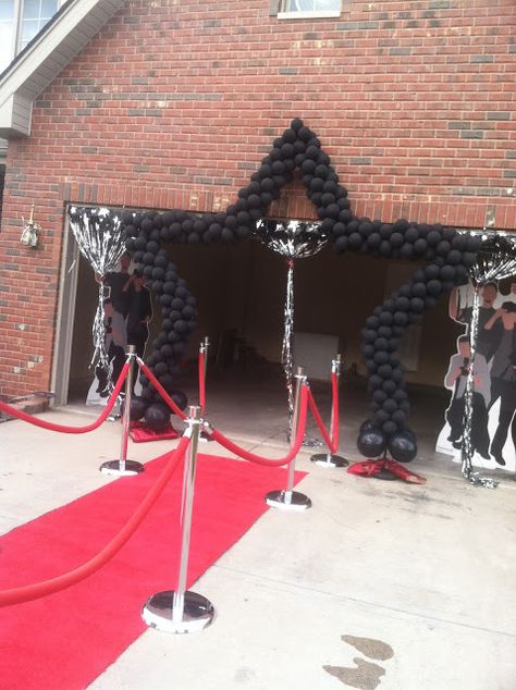 Send Off Prom Ideas, Prom Yard Decorations, Black Prom Send Off Decorations, Male Prom Send Off Decorations, Graduation Send Off Ideas, Prom Watch Party Ideas, Pink Prom Send Off Decorations, Prom Champagne Party Ideas, Prom Pre Party Ideas