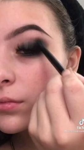 Alt Makeup Without Eyeliner, Easy Egirl Makeup Ideas, Grunge Makeup Videos, Egirl Goth Make Up, Alt Grunge Makeup Looks, Tiktok Emo Makeup, Grunge Makeup Tiktok, Effy Stonem Makeup Tutorial, Egirl Makeup Goth Tutorial