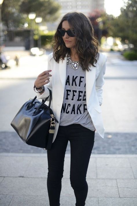 White Blazer Outfits, Business Casual Jeans, Elegantes Outfit Damen, Blazer Outfit, Elegante Casual, Best Outfits, Tee Outfit, Blazer Outfits, White Blazer