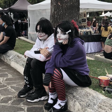 creepypasta Jeff And Nina The Killers, Emo Halloween Couple Costumes, Halloween Game Costumes, Jeff The Killer Halloween Costume, Nina And Jeff The Killer, Grunge Costume Halloween, Nina The Killer Pfp, Halloween Costumes Emo, Halloween Creepy Costumes