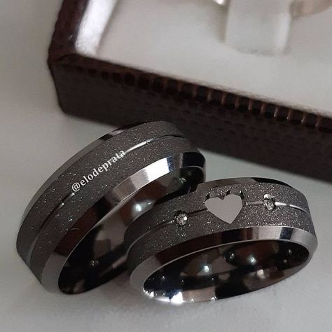 Gay Wedding Rings, خواتم خطوبة, Matching Promise Rings, Matching Couple Rings, Couple Ring Design, Bff Jewelry, Edgy Jewelry, Cute Engagement Rings, Couple Wedding Rings